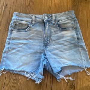 American Eagle Hi-Rise Shortie - Light wash denim shorts